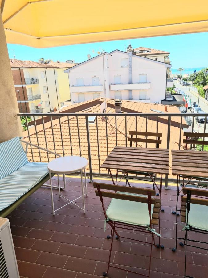Hotel Perla Del Mare Lido di Camaiore Exterior photo