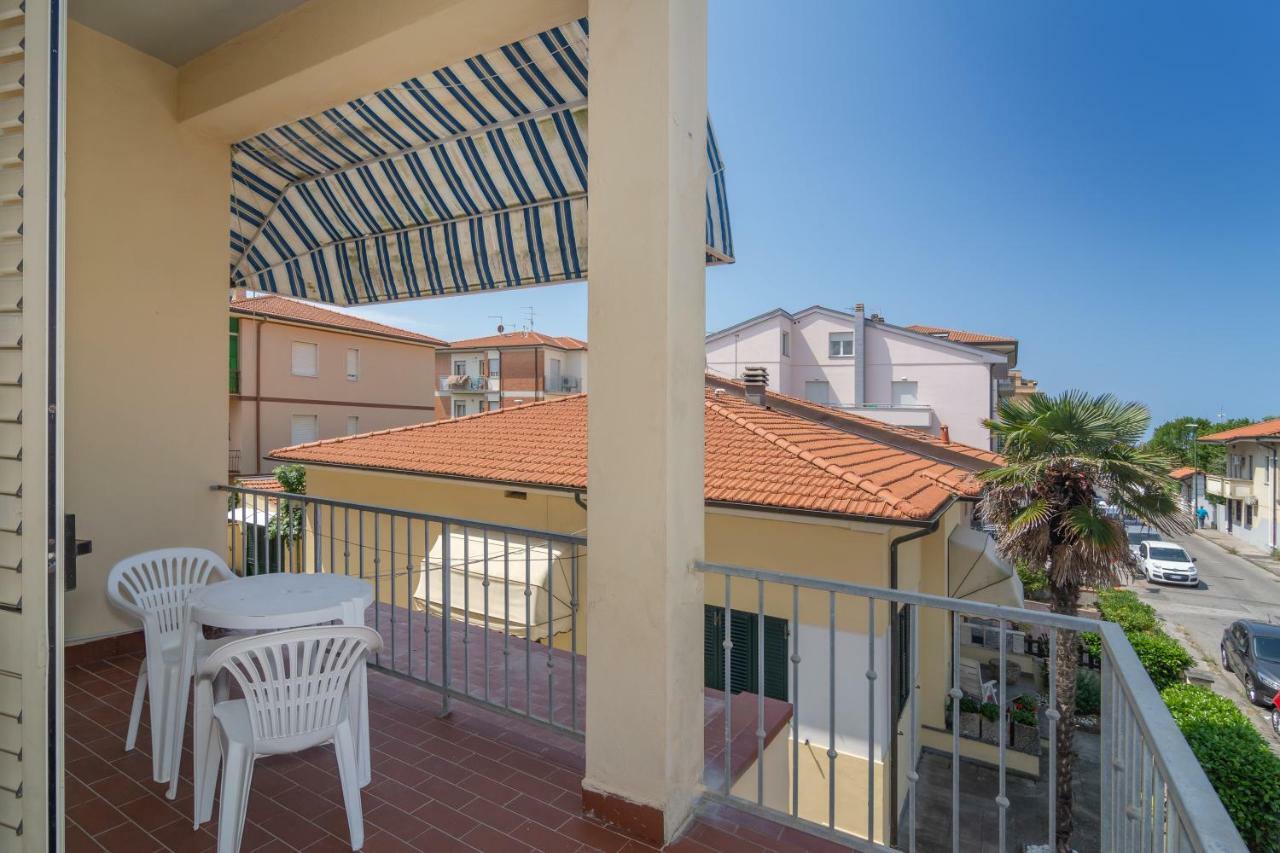 Hotel Perla Del Mare Lido di Camaiore Exterior photo