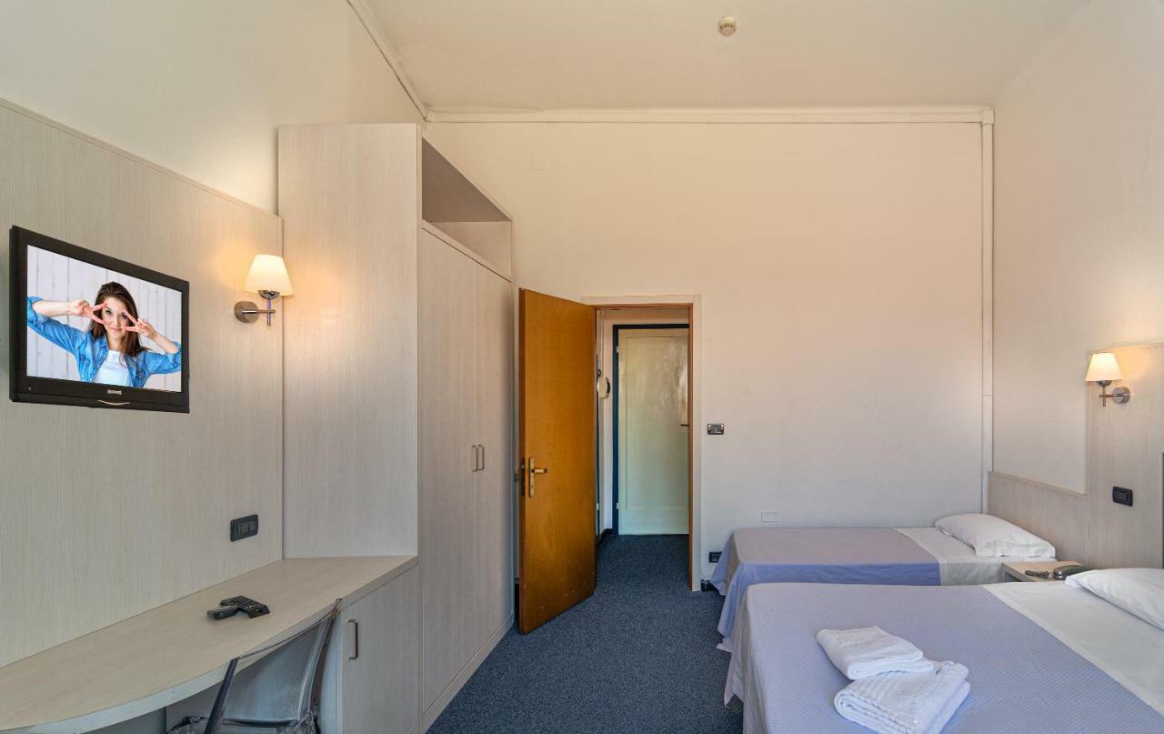 Hotel Perla Del Mare Lido di Camaiore Exterior photo